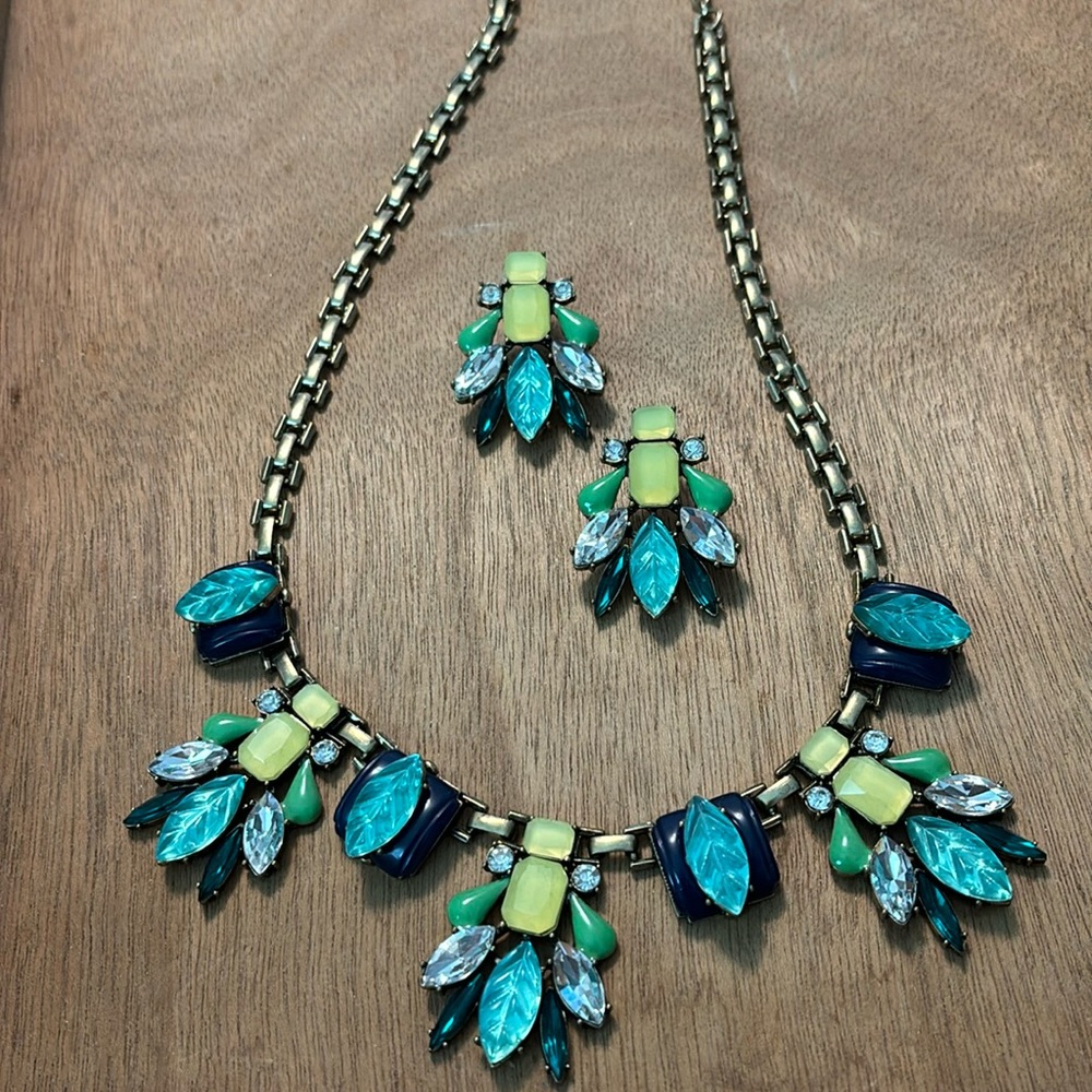 Gorgeous La Jolie Muse Barcelona Necklace and earring set New in box